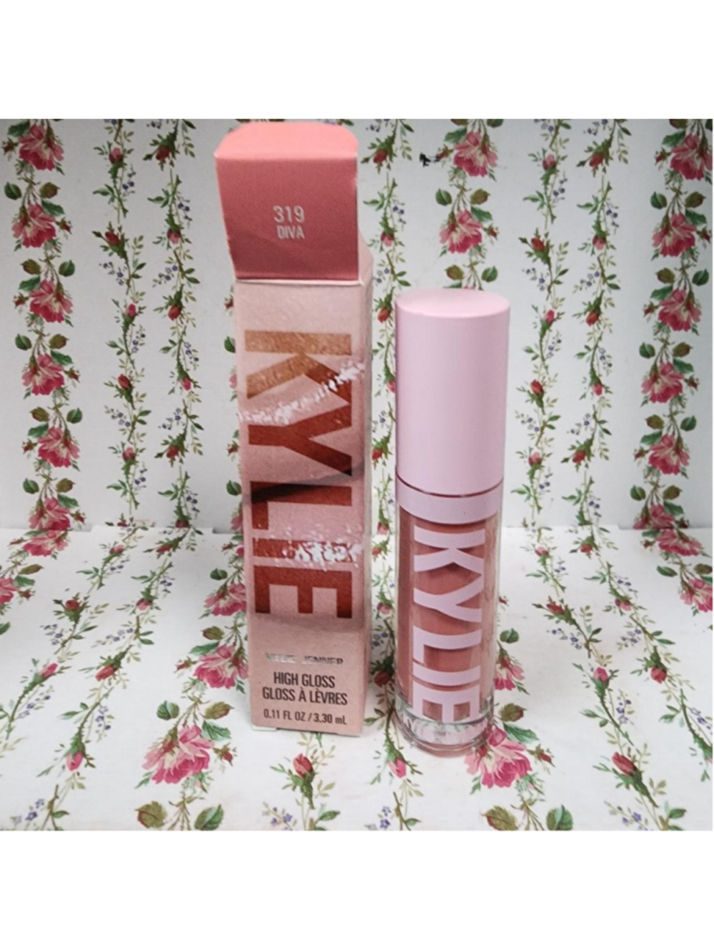 Kylie High Gloss Lip Gloss in shade 319 Diva #kylie #lipgloss